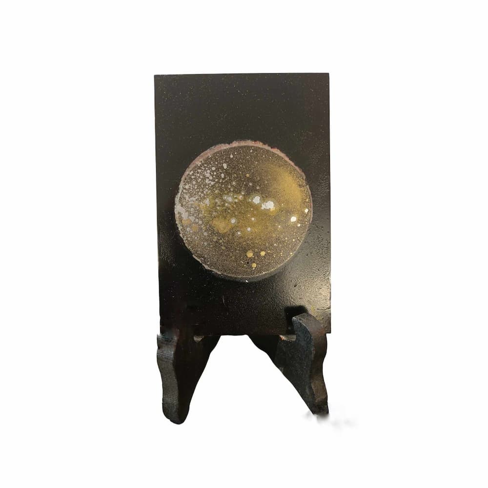 Moon Glasses<br />
Alexia Verstraelen<br />
Peinture sur plexiglass<br />
Art